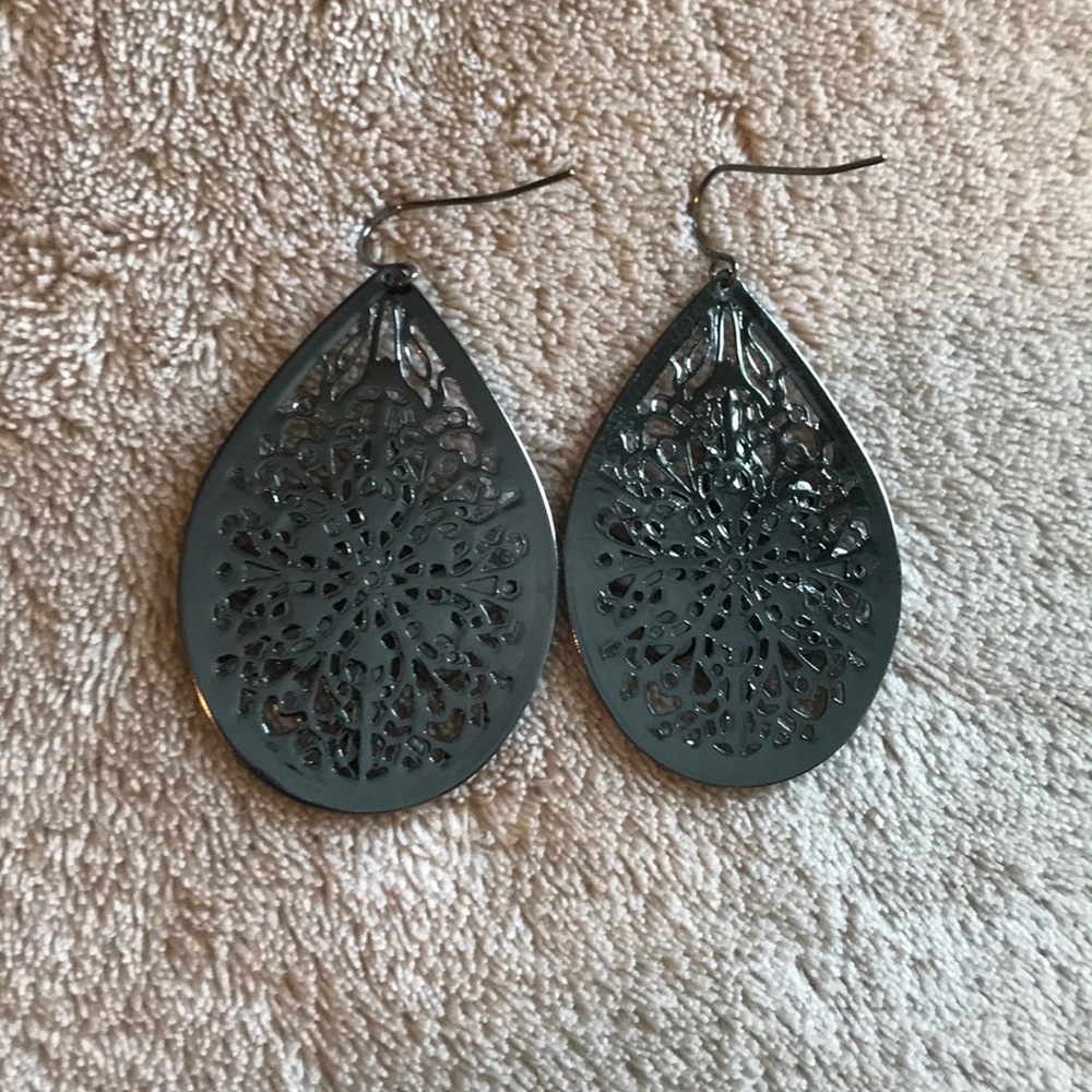 Earrings - Picture 3 of 3